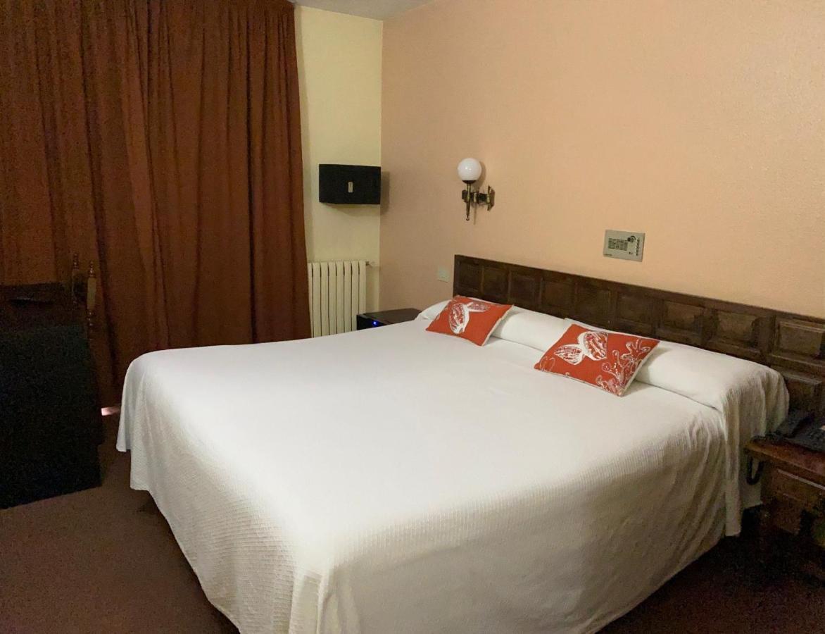 Sant Julià de Lòria Hotel Folch חדר תמונה
