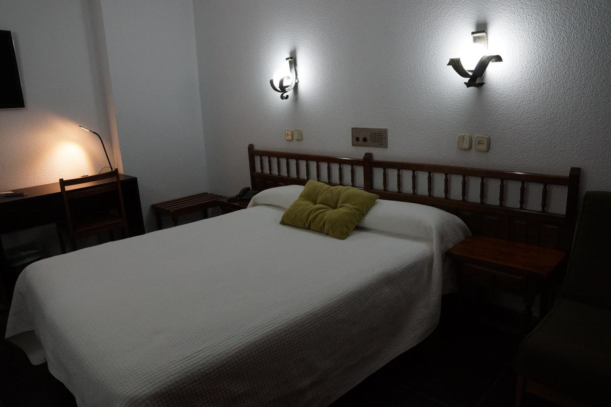 Sant Julià de Lòria Hotel Folch חדר תמונה
